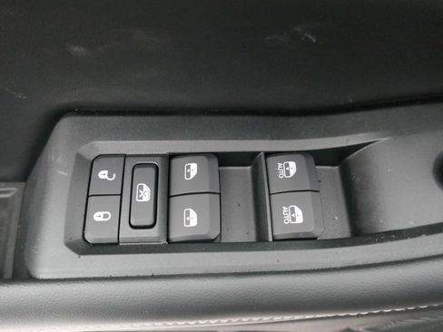 New 2025 Jeep Grand Cherokee Altitude image 15