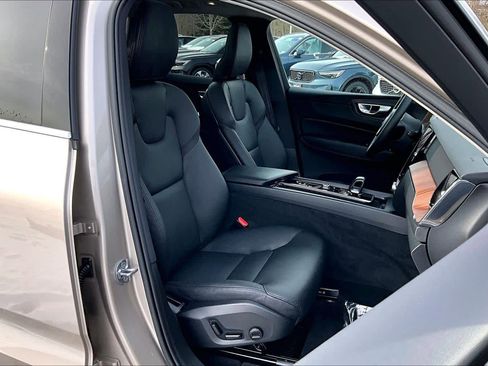 Certified 2023 Volvo XC60 B5 Plus image 7