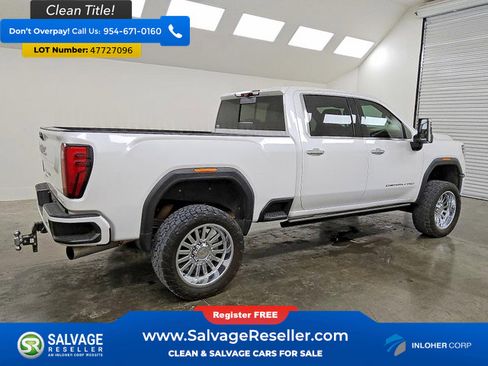 Used 2024 GMC Sierra 2500 Denali w/ Denali Reserve Package AWD/4WD image 4