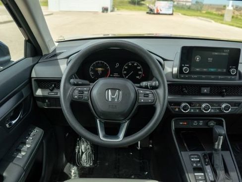 Used 2025 Honda CR-V EX image 15