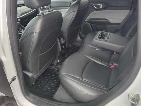 Used 2024 Jeep Compass Latitude image 34