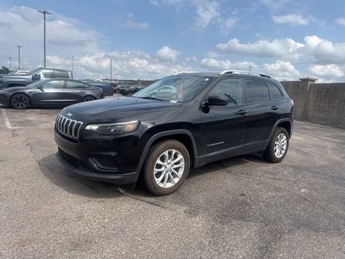 Used 2021 Jeep Cherokee Latitude FWD image 3