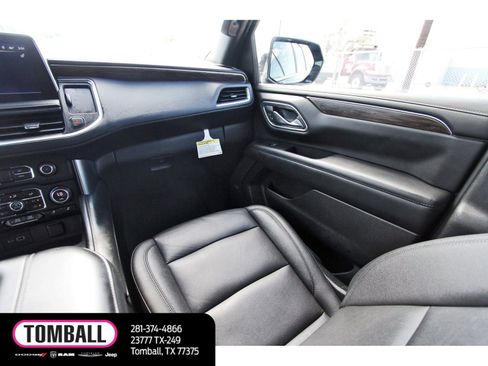 Used 2022 Chevrolet Suburban LT w/ Luxury Package image 11