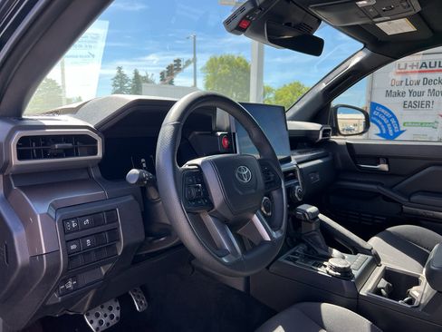 Used 2024 Toyota Tacoma TRD Sport AWD/4WD image 21