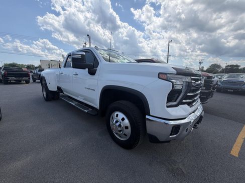 Used 2024 Chevrolet Silverado 3500 LTZ w/ LTZ Convenience Package AWD/4WD image 4
