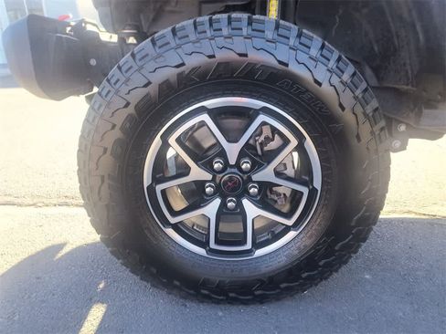 Used 2024 Jeep Gladiator Rubicon w/ Technology Group image 10