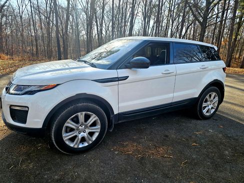 Used 2017 Land Rover Range Rover Evoque SE image 9