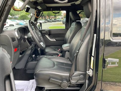 Used 2015 Jeep Wrangler Unlimited Rubicon AWD/4WD image 13