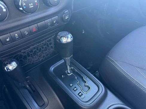 Used 2018 Jeep Wrangler Unlimited Sahara w/ Connectivity Group image 21