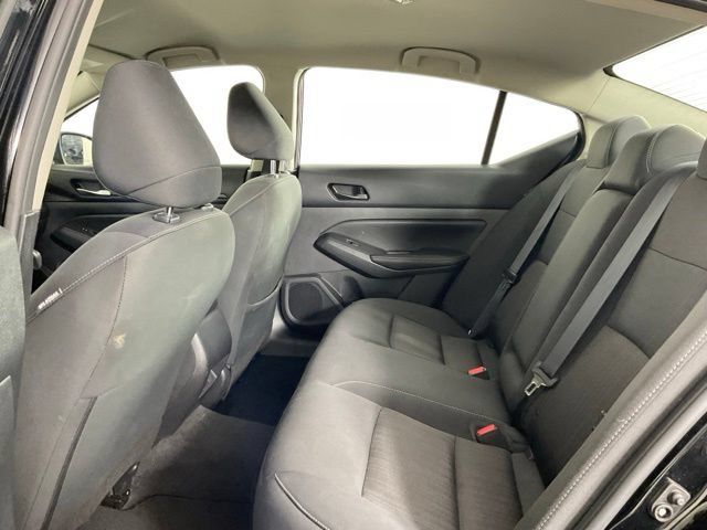 Used 2025 Nissan Altima 2.5 SV FWD image 12