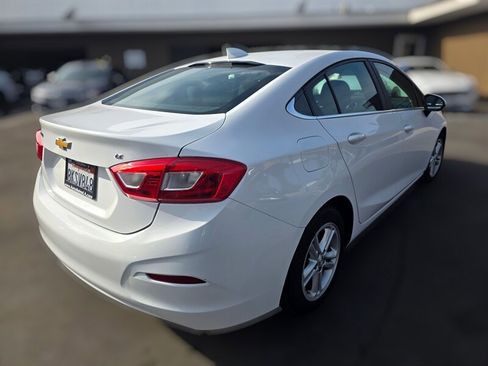 Used 2017 Chevrolet Cruze LT w/ Convenience Package image 5