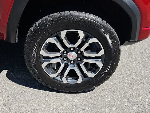 Used 2024 GMC Canyon AT4 w/ AT4 Premium Package AWD/4WD image 10