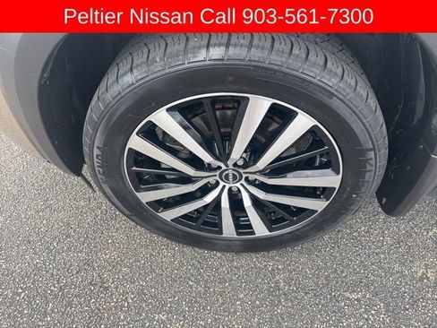 Used 2024 Nissan Pathfinder Platinum image 9