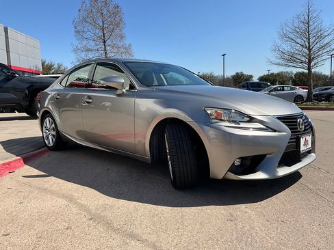 Used 2016 Lexus IS 200t image 4
