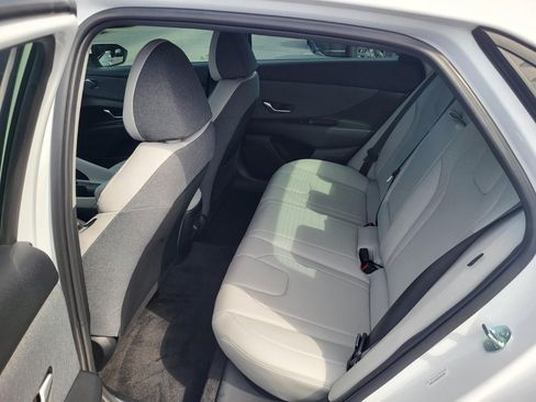 Used 2025 Hyundai Elantra Limited FWD image 14