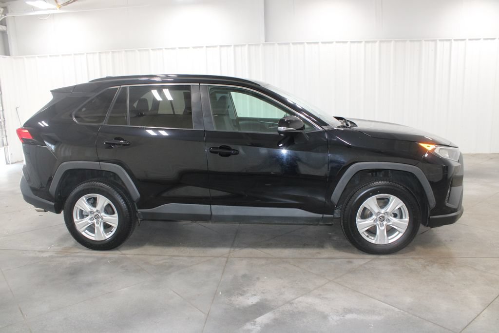 Used 2021 Toyota RAV4 XLE AWD/4WD image 11