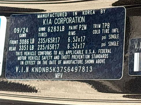 Used 2025 Kia Carnival FWD image 34