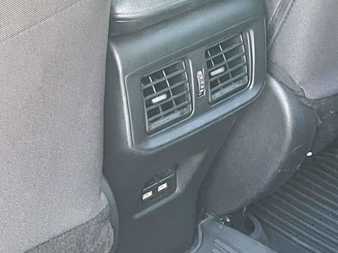 Used 2021 Toyota RAV4 XLE FWD image 10