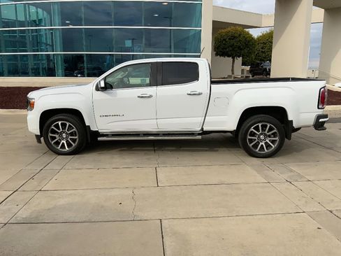 Used 2021 GMC Canyon Denali image 4