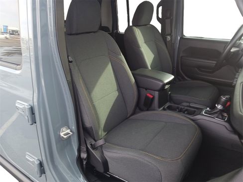 Used 2025 Jeep Gladiator Sport image 28