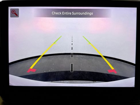 Used 2023 Jeep Grand Cherokee Limited w/ Black Appearance Package image 16