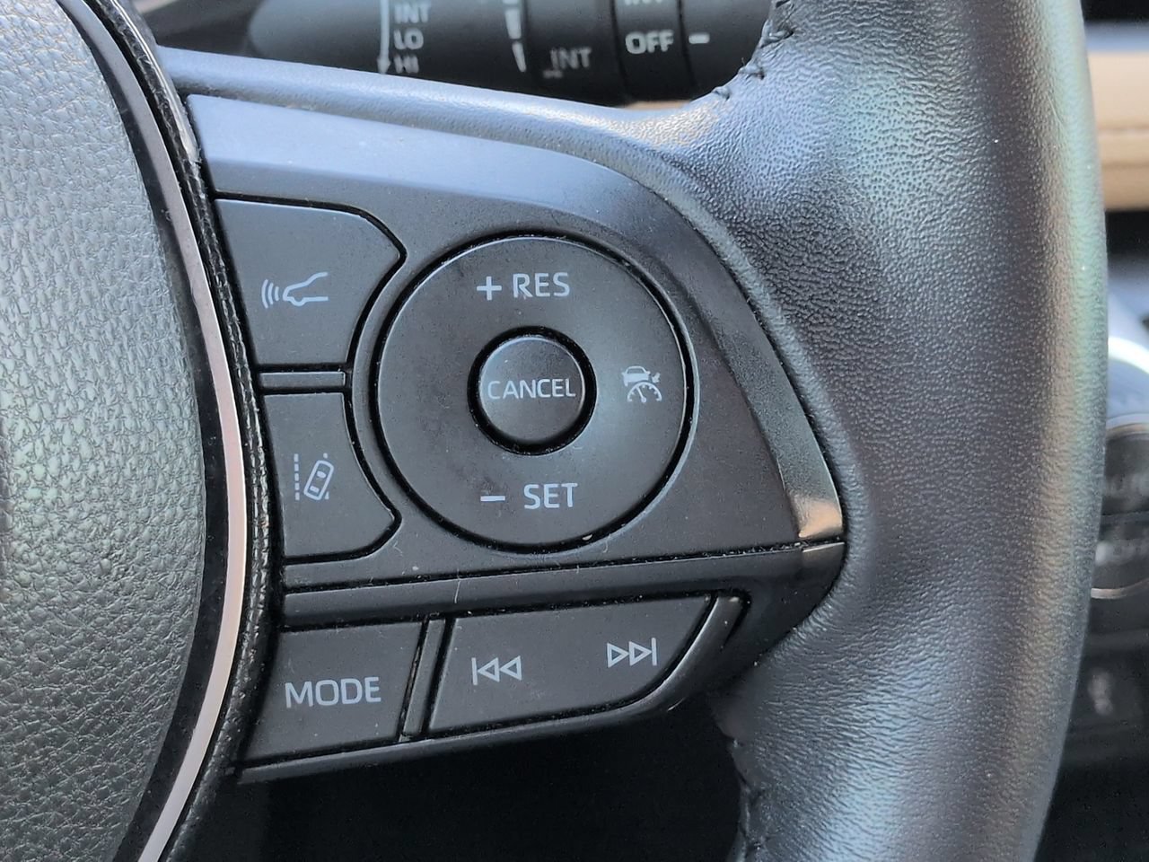 Used 2021 Toyota RAV4 XLE Premium FWD image 27
