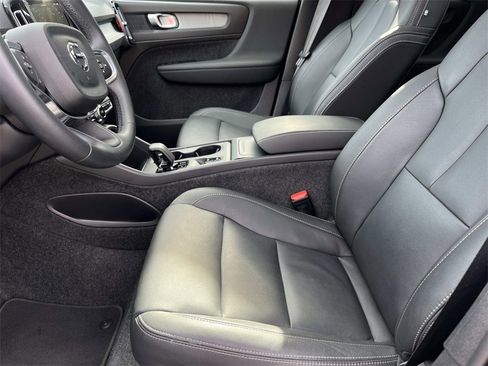 Used 2025 Volvo XC40 B5 Core w/ Climate Package image 29