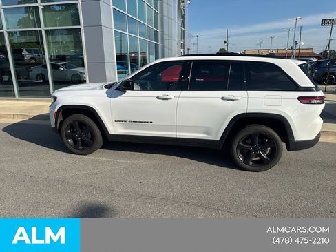 Used 2023 Jeep Grand Cherokee Altitude RWD image 25