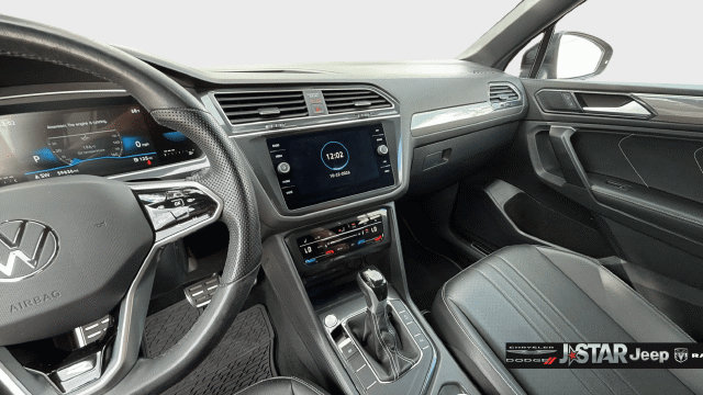 Used 2023 Volkswagen Tiguan SE R-Line FWD image 20
