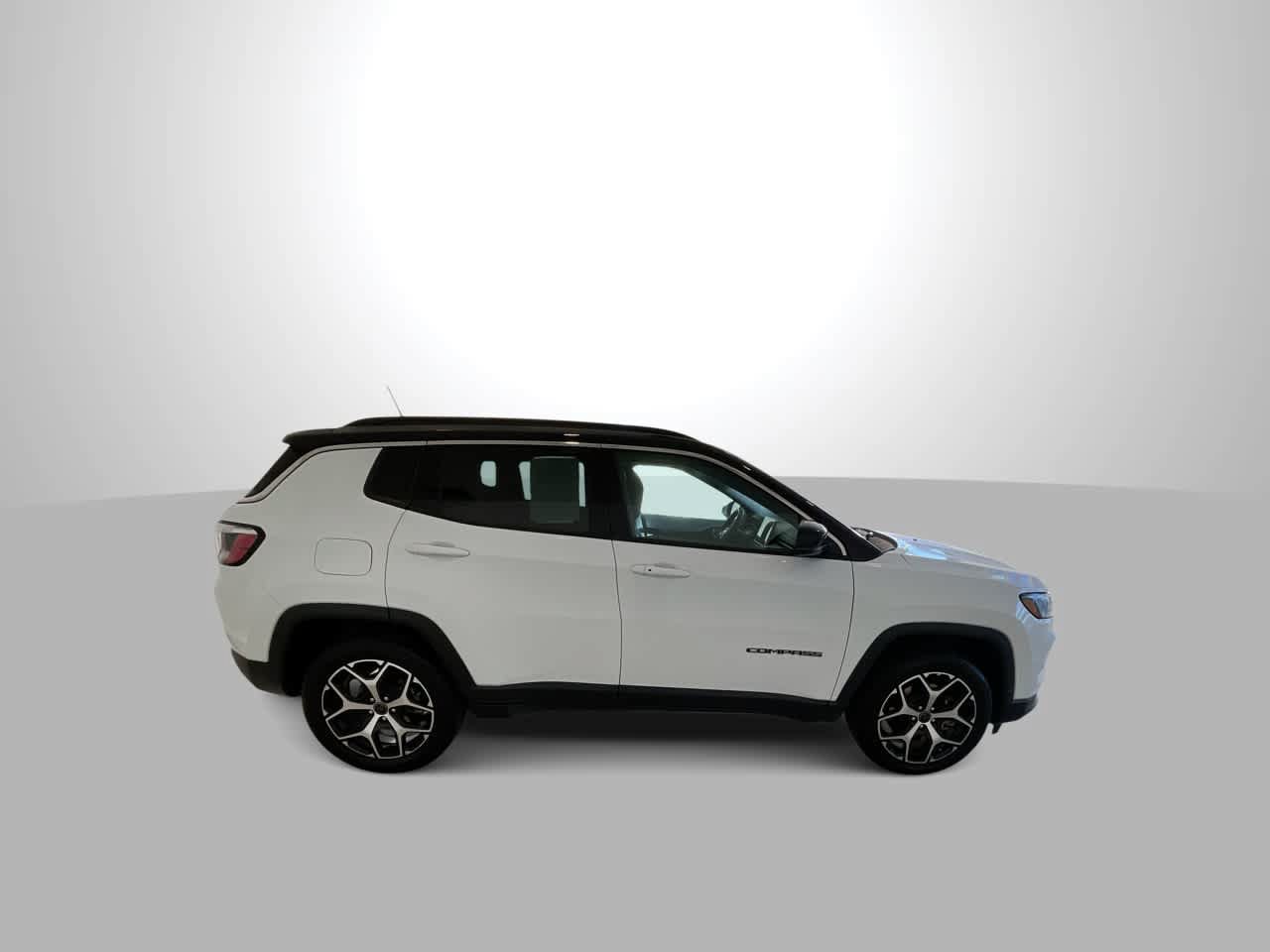 Used 2025 Jeep Compass Limited AWD/4WD image 9