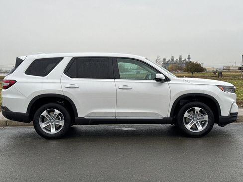 New 2025 Honda Pilot EX-L image 3