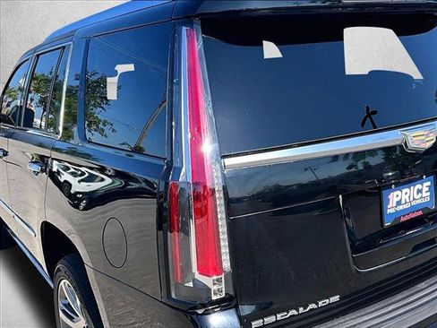 Used 2016 Cadillac Escalade Premium AWD/4WD image 29
