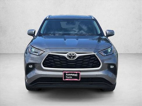 Used 2026 Toyota Highlander XLE AWD/4WD image 2