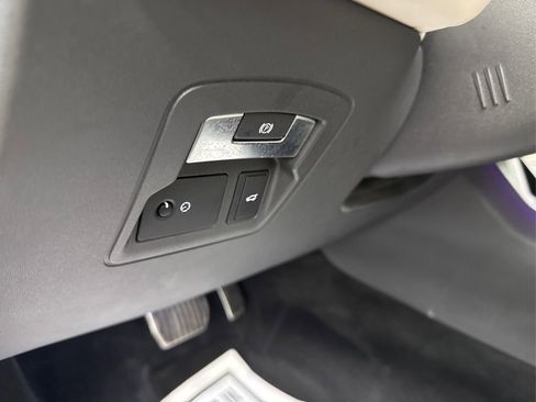 Used 2019 Land Rover Range Rover Velar R-Dynamic SE image 36