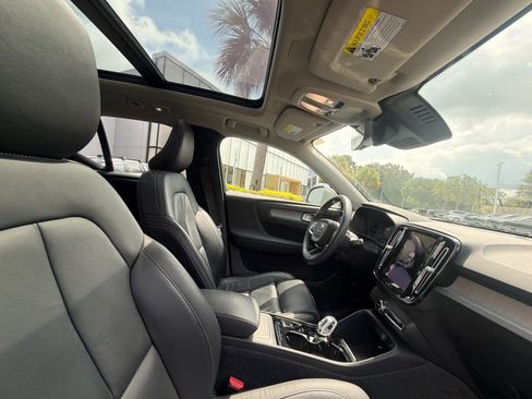 Certified 2023 Volvo XC40 B4 Plus w/ Driver Assist Package FWD image 33