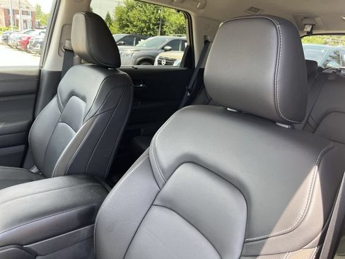 Used 2025 Nissan Pathfinder SL AWD/4WD image 11