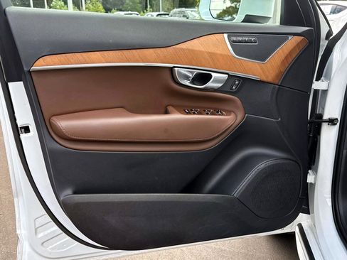 Certified 2024 Volvo XC90 T8 Plus w/ Protection Package Premier image 15