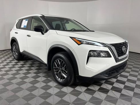 Used 2021 Nissan Rogue S FWD image 3