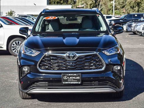 Used 2022 Toyota Highlander Platinum image 2