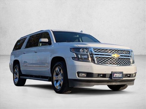 Used 2018 Chevrolet Suburban LT w/ LT Signature Package image 3