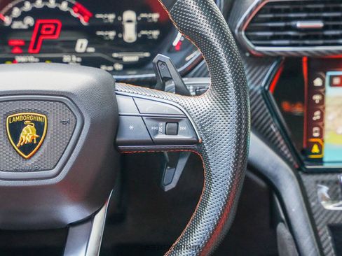 Used 2022 Lamborghini Urus image 52