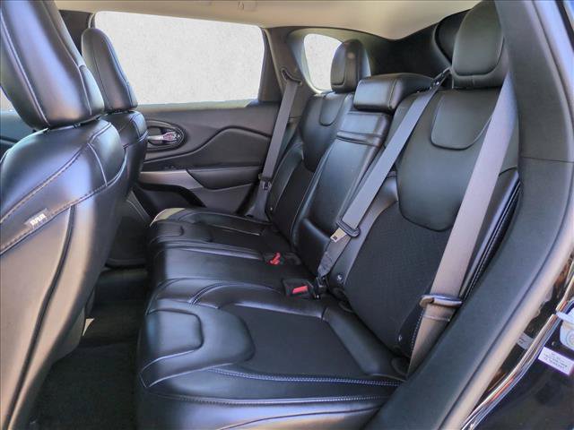 Used 2019 Jeep Cherokee Latitude Plus AWD/4WD image 18