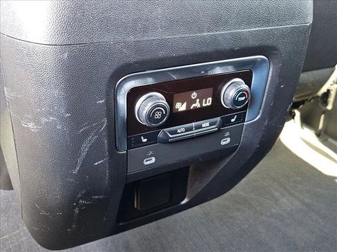 Used 2023 Chevrolet Suburban High Country AWD/4WD image 23