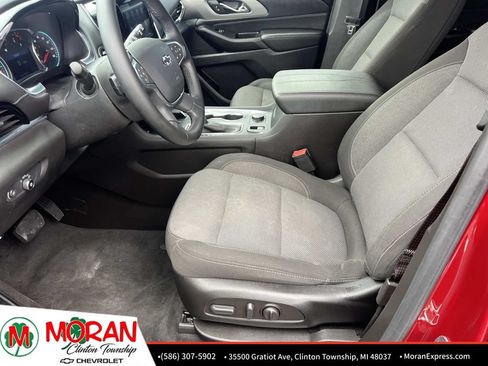 Used 2023 Chevrolet Traverse LT FWD image 18