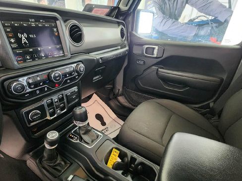 Used 2023 Jeep Wrangler Unlimited Sport image 13