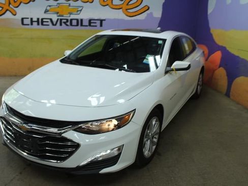 Used 2020 Chevrolet Malibu LT w/ LT Plus Package FWD image 4