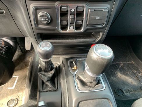 Used 2023 Jeep Wrangler Unlimited w/ Dual Top Group image 23