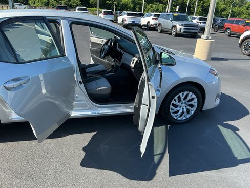 Used 2019 Toyota Corolla LE FWD image 14