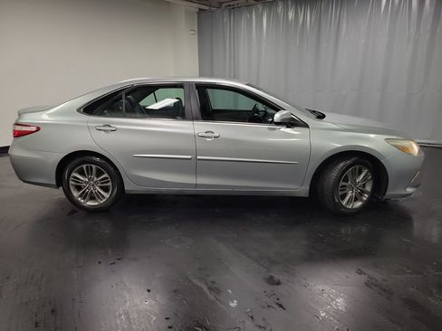 Used 2015 Toyota Camry SE FWD image 9
