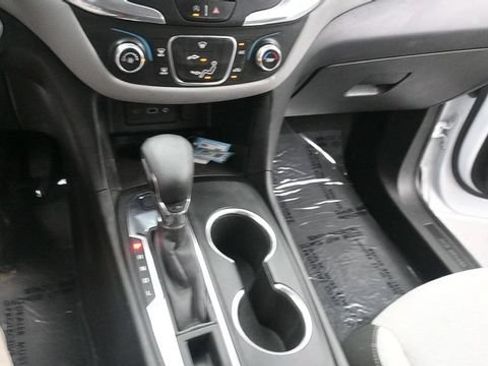 Used 2022 Chevrolet Equinox LS AWD/4WD image 19